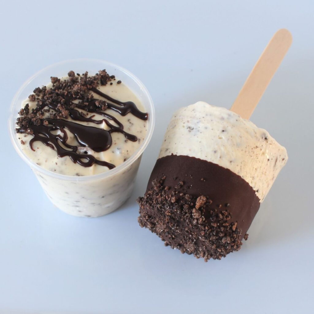Cookies and Cream Ice Cream Popsicles