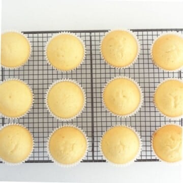 Vanilla Cupcakes (1)