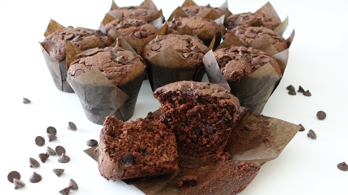 chocolate chip muffins jumbo bakery style