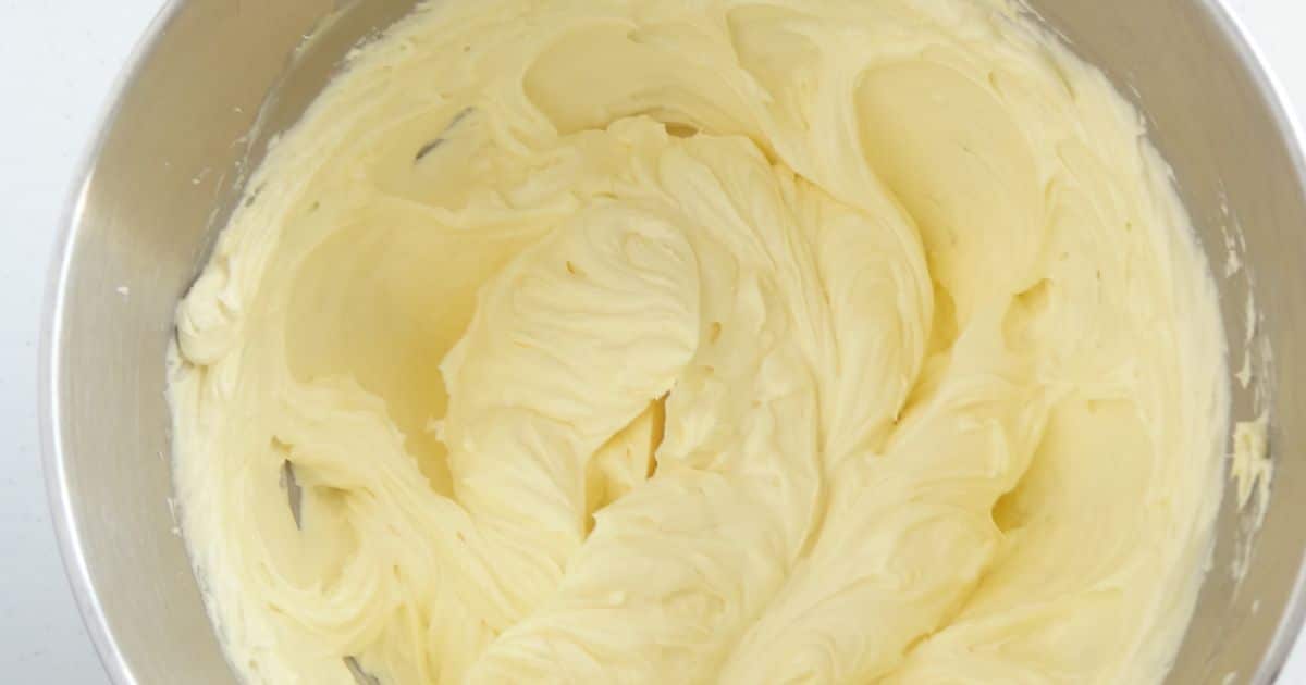 No Grit Buttercream Cream Cheese Cupcake Savvy (7)
