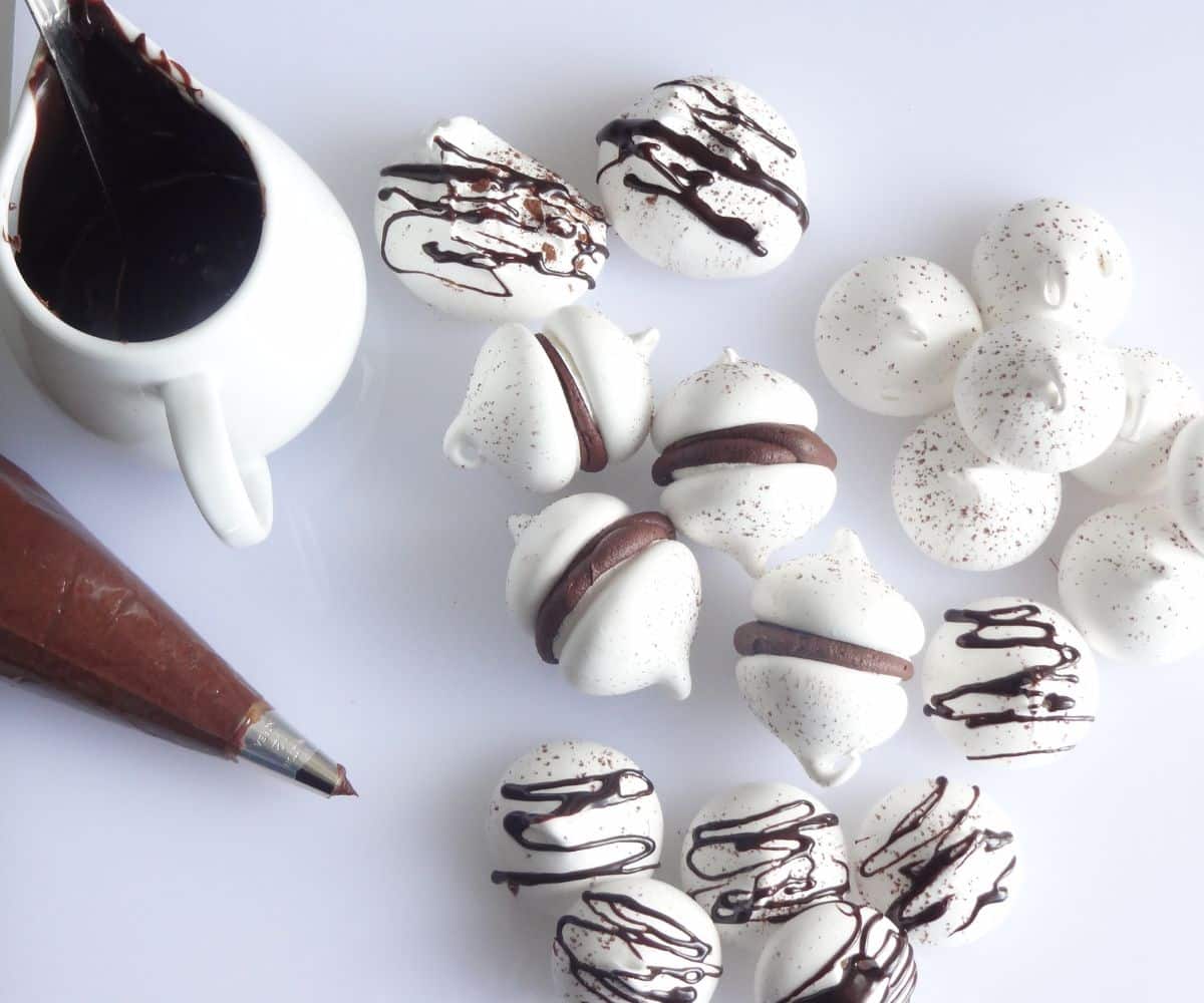 Swiss Meringue Kisses Cookies Cupcake Savvy