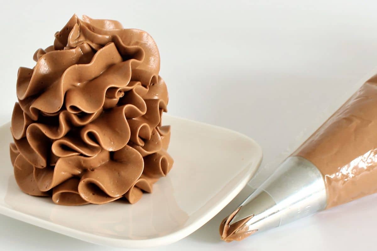 Chocolate Condensed Milk Buttercream Cupcake Savvy (1)