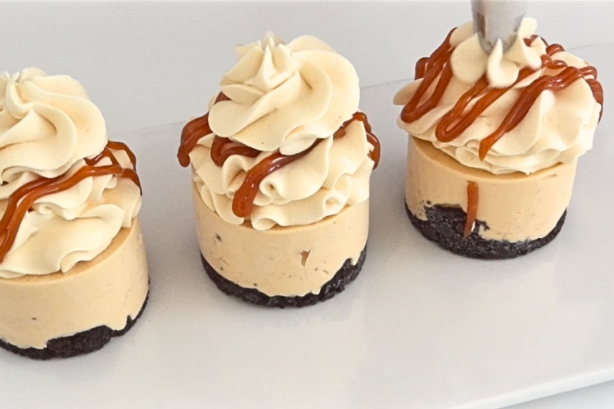 Mini Caramel Cheesecakes Cupcake Savvy (10)