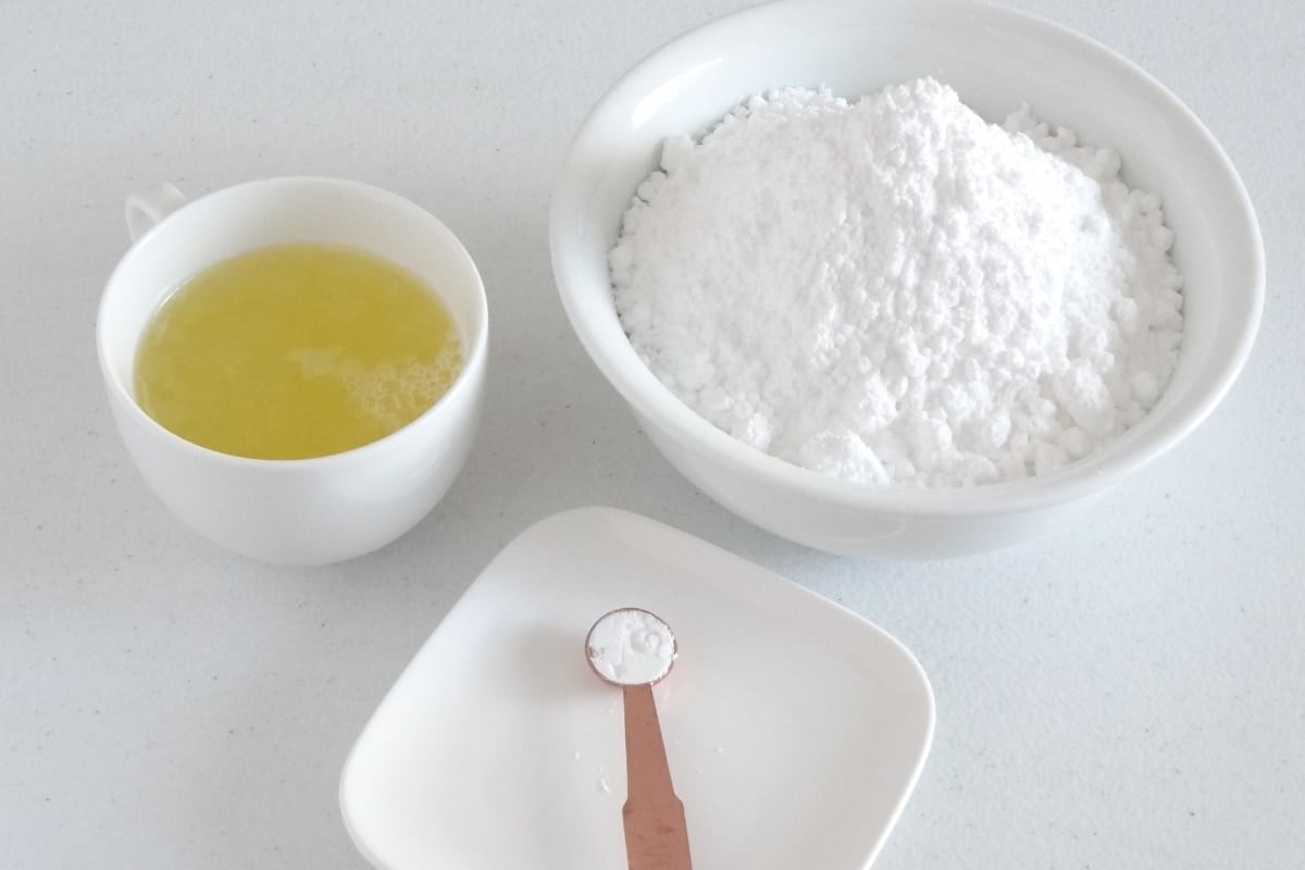 Ingredients for mini meringue kisses on bench