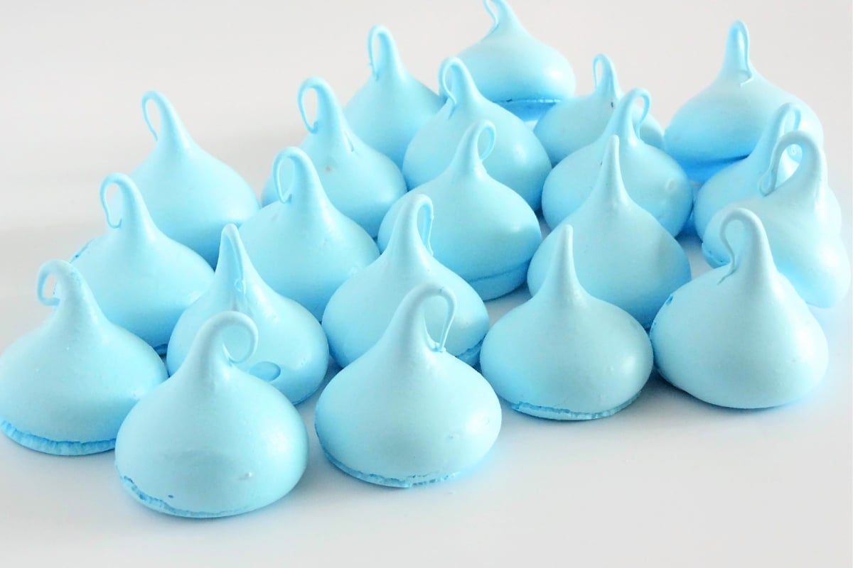 Foolproof Meringue Kisses Cupcake Savvy (1)