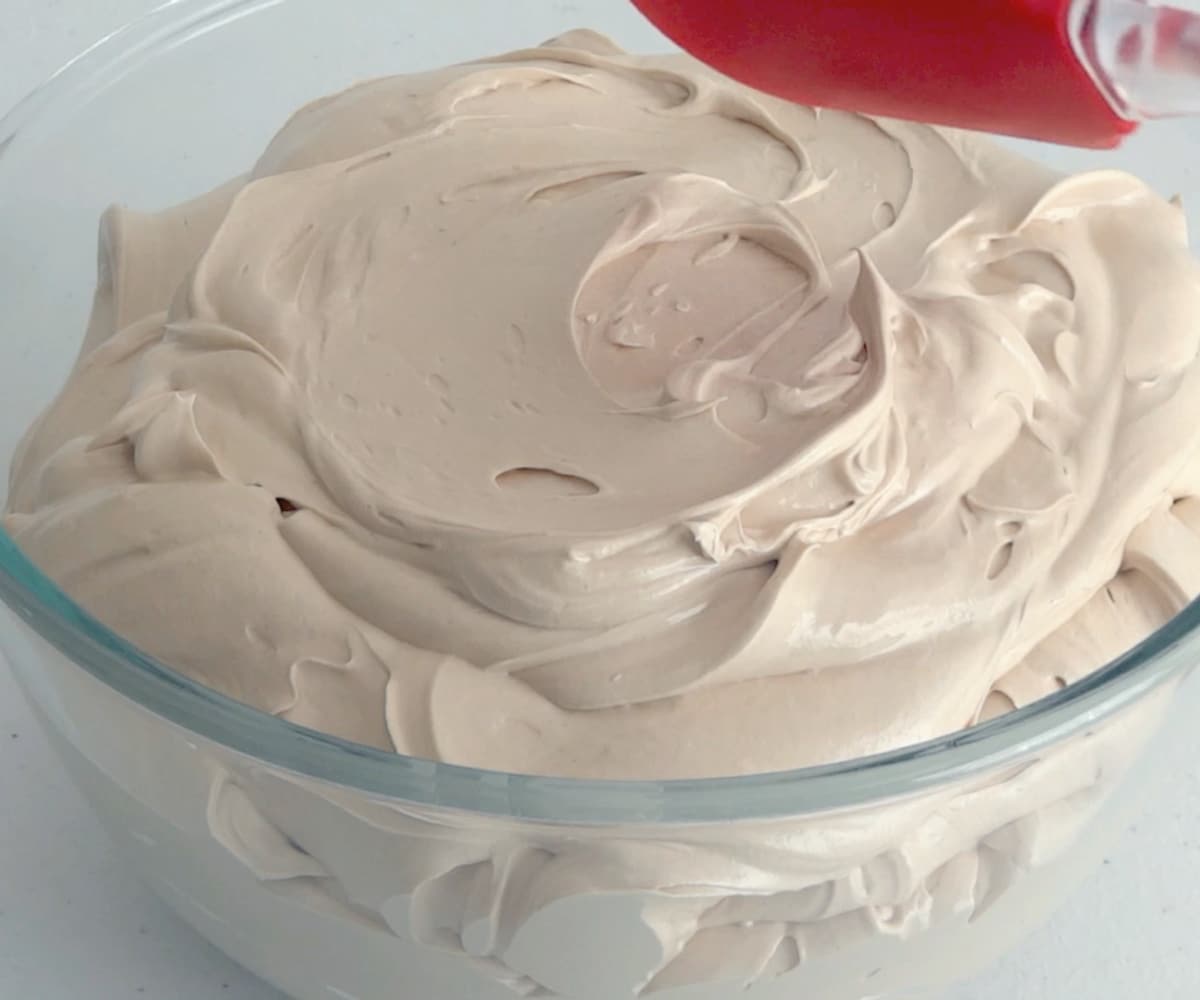 No Cook Swiss Meringue Buttercream Nutella Cupcake Savvy (2)