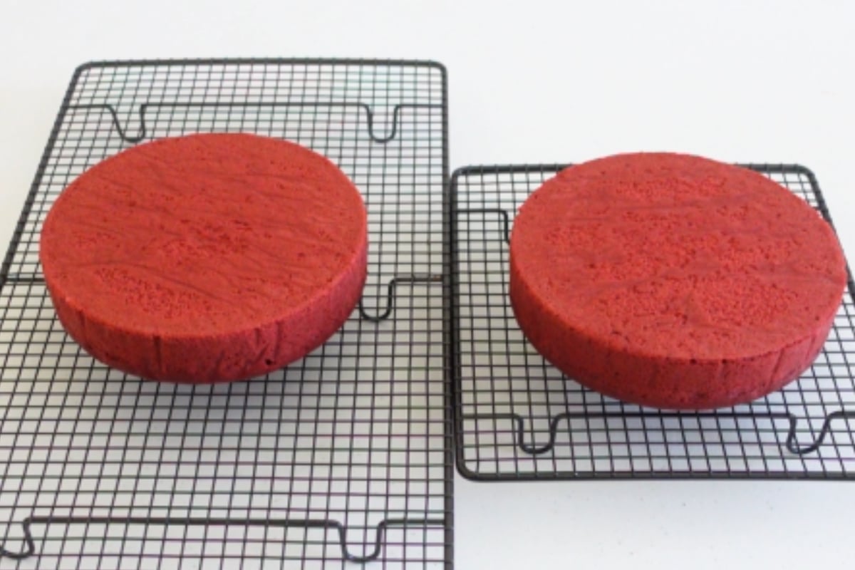 Red Velvet Cake Cupcake Savvy (8)