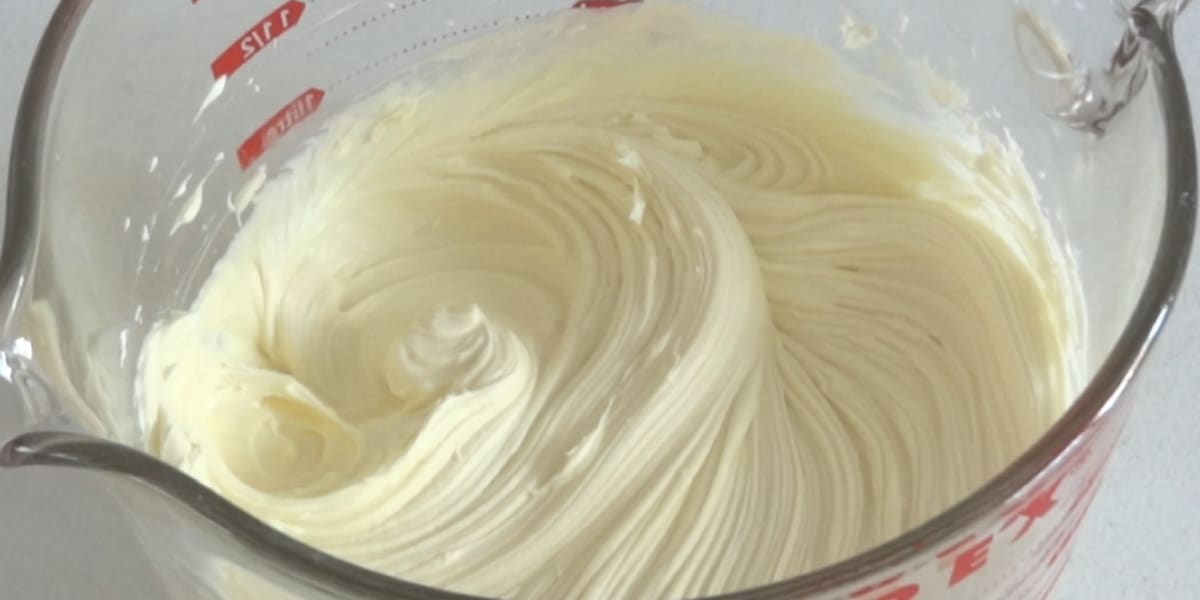 Whipped White Chocolate and Cream Cheese Ganache Cupcake Savvy