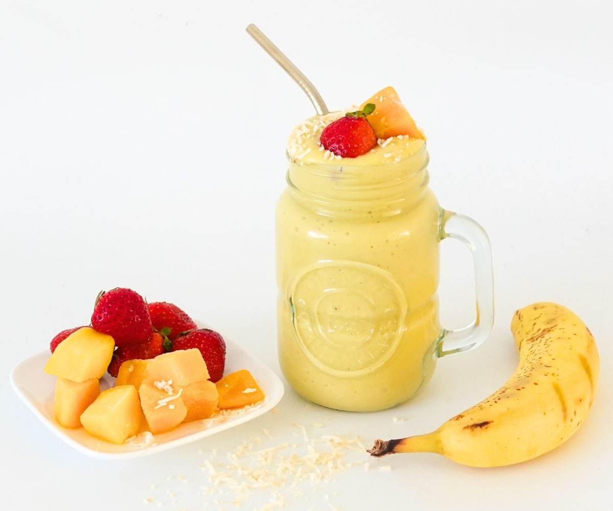 Mango Smoothie with Banana and Coconut Cupcake Savvy (1)