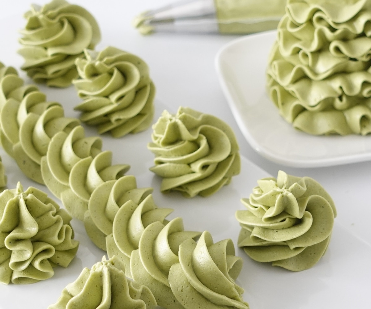 Matcha Buttercream Piping (1)