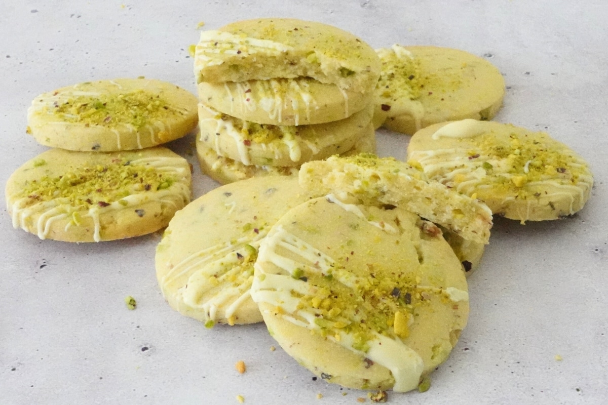 Pistachio Shortbread Cookies Cupcake Savvy (1)