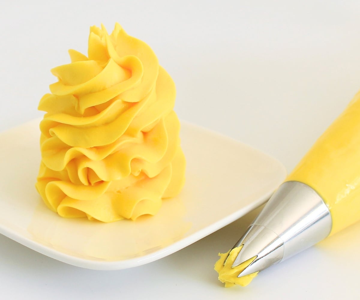 Lemon Buttercream Cupcake Savvy