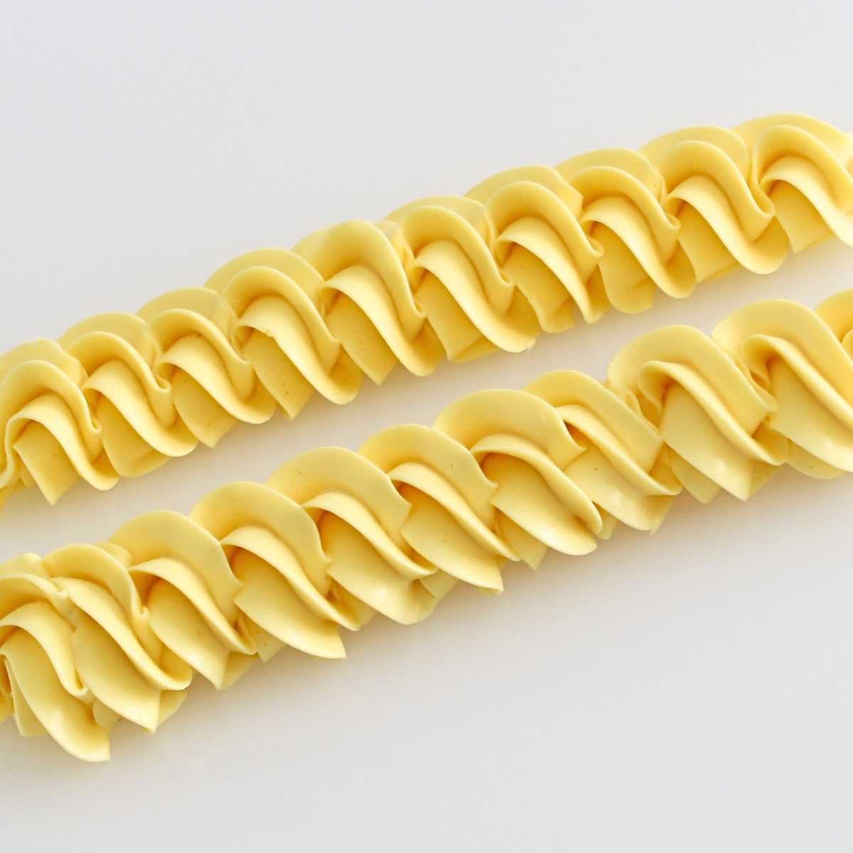 Pineapple Buttercream Piped Buttercream Border Style