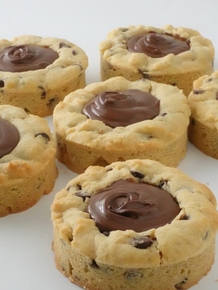 deep dish cookies chocolate chip nutella