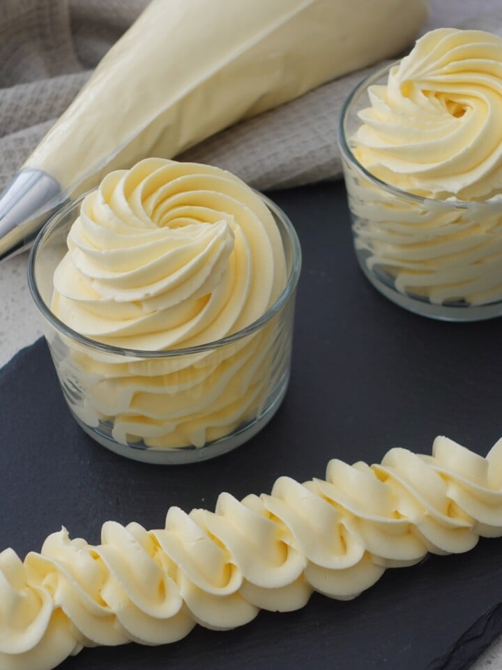 Piped hot water buttercream swirls and rope border, smooth and no grit texture